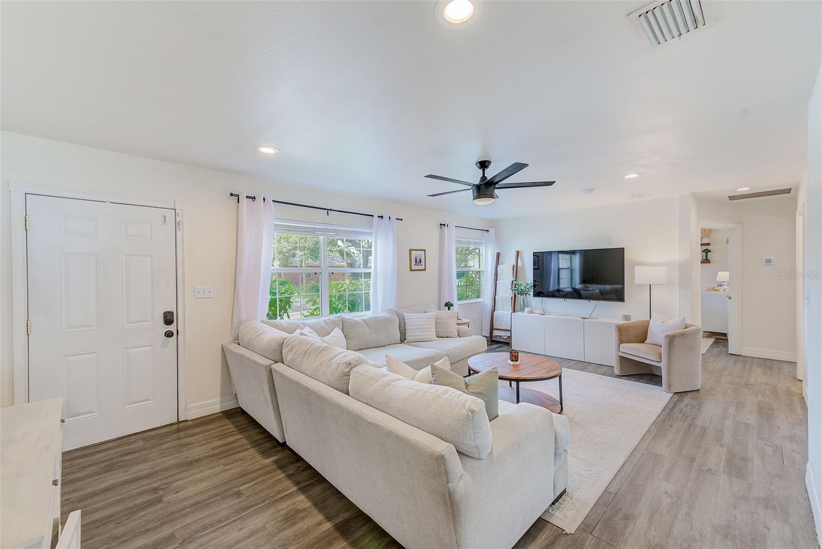 Property Photo:  4008 W Wallace Avenue  FL 33611 