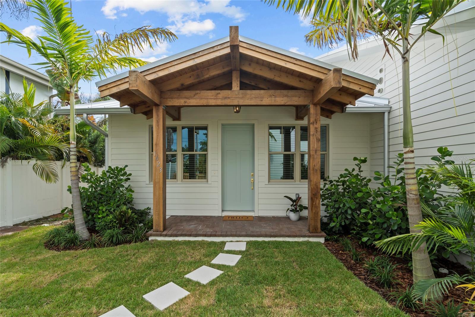 Property Photo: 1623 31st Avenue N FL 33713