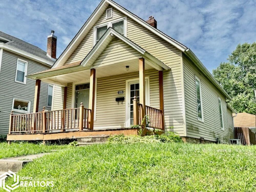 Property Photo:  1225 S 10th Street  IA 52601