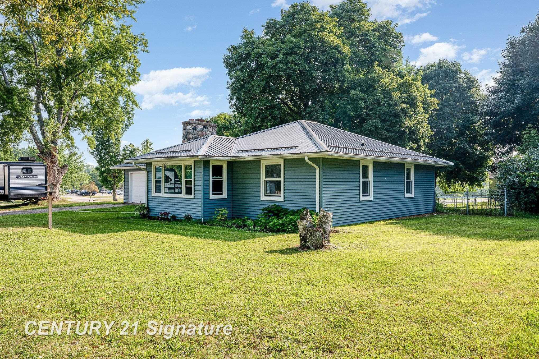 Property Photo: 319 S M-18 Road MI 48624