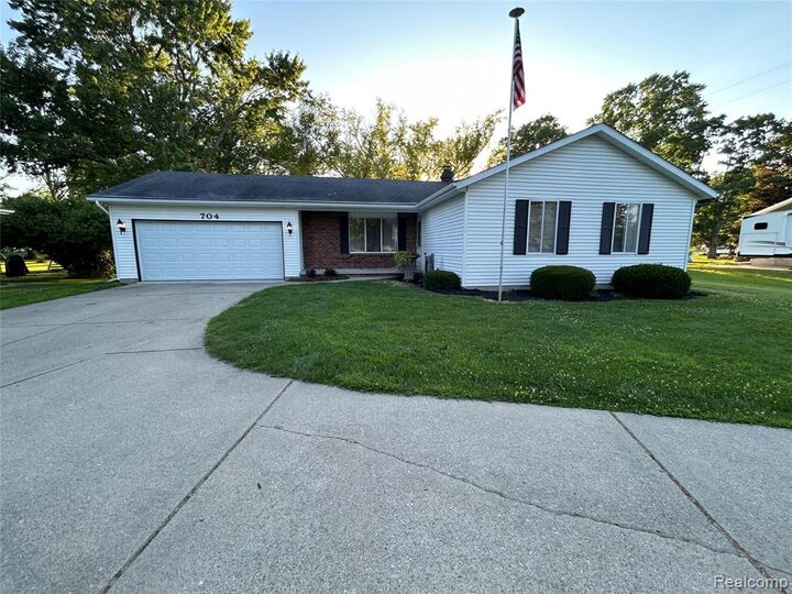 Property Photo:  704 Colorado Street  MI 48040 1224 