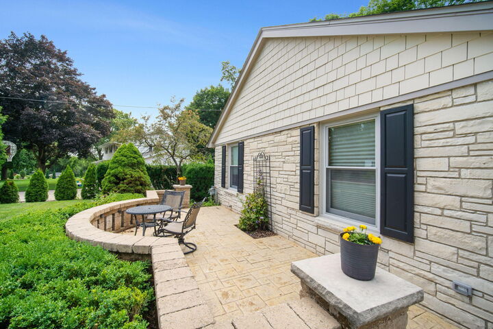 Property Photo: 1235 Fairhaven Blvd WI 53122
