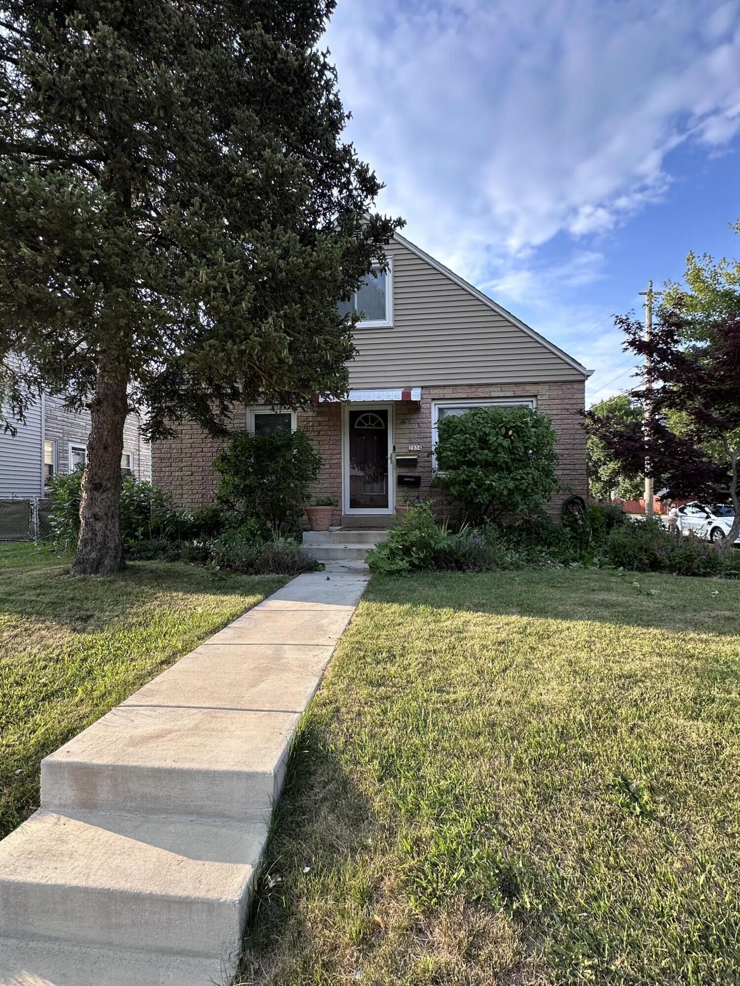 Property Photo: 2934 E Armour Ave WI 53235
