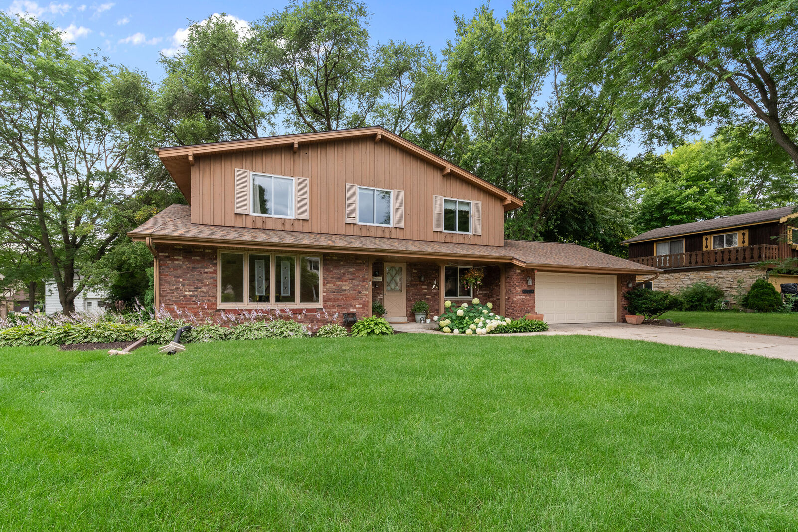 Property Photo: 8819 Garden Ln WI 53129