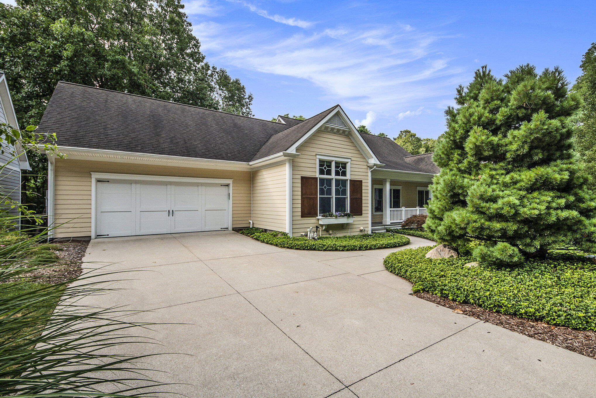 Property Photo: 4470 Oak Arbor Drive NE MI 49525