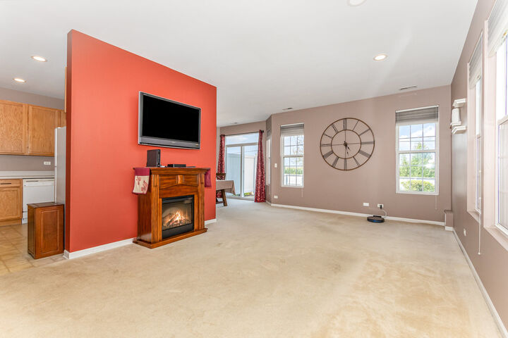 Property Photo: 313 Parkside Drive IL 60404