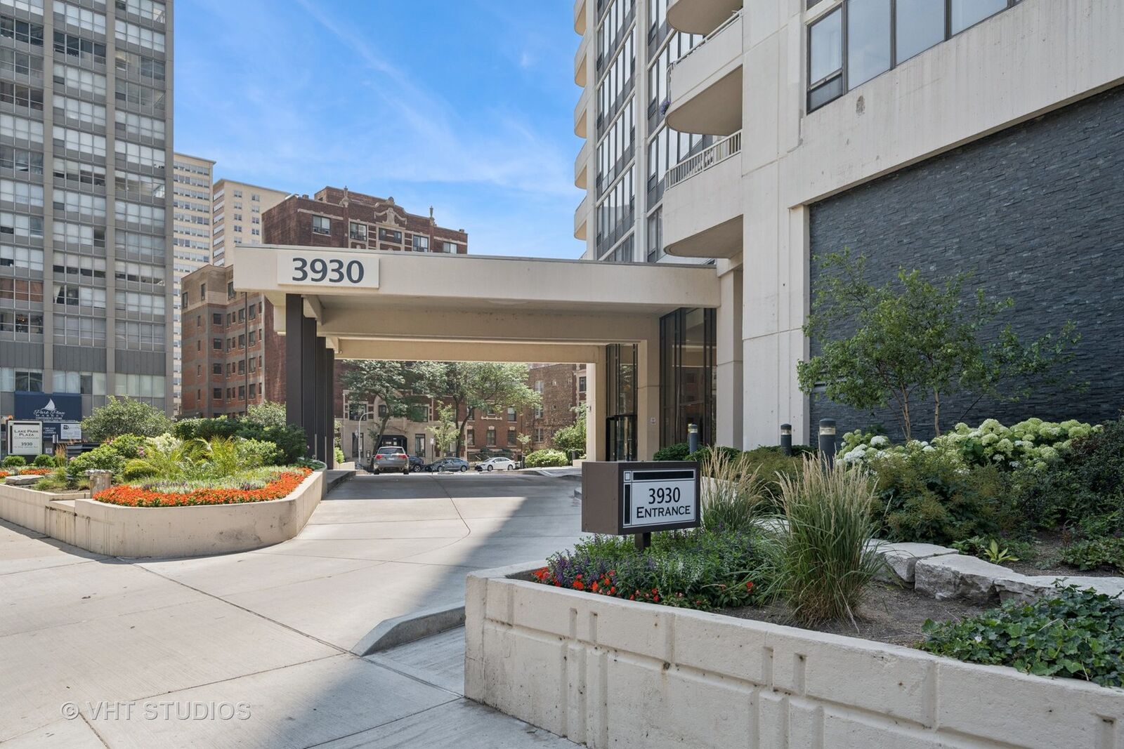 Property Photo: 3930 N Pine Grove Avenue 2512 IL 60613