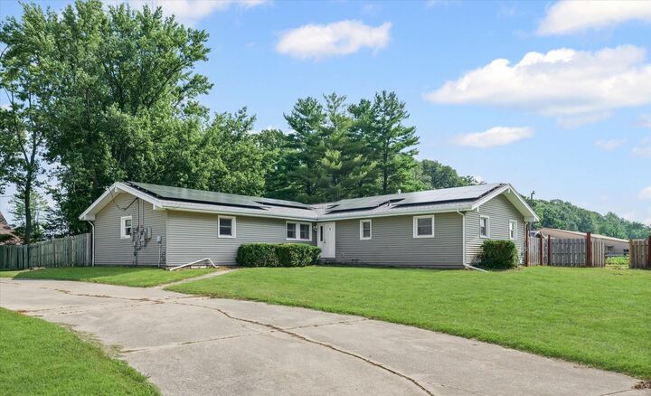 Property Photo: 2520 County Road 500 IL 61853