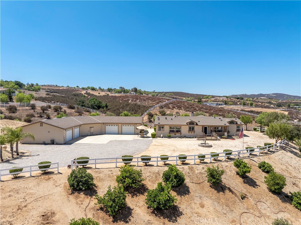 Property Photo: 39597 Calle Escalona CA 92592