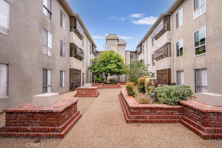 Property Photo:  330 S Mentor Avenue 202  CA 91106 