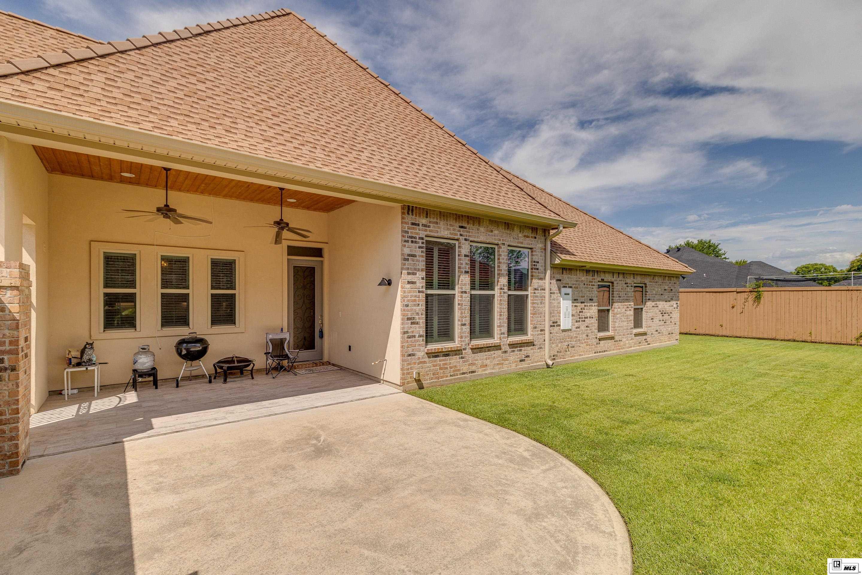 Property Photo: 107 Vieux Carre LA 71203
