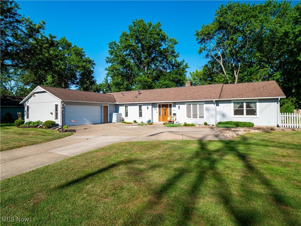Property Photo:  530 Crossbrook Drive E  OH 44017 