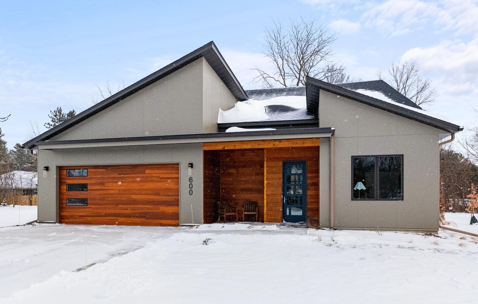 Property Photo:  604 Kraewood Drive  MN 55057 