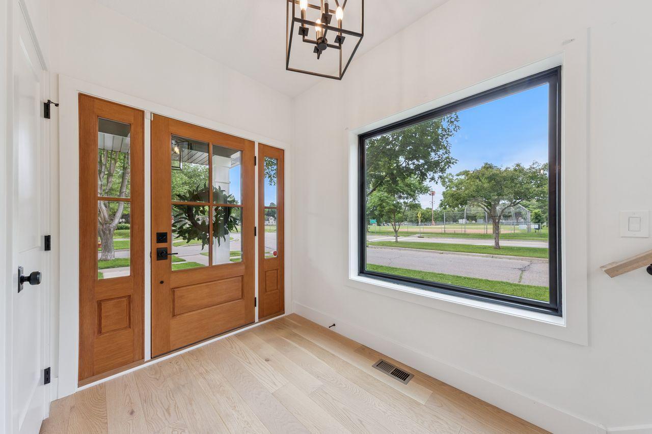 Property Photo: 1192 Edgcumbe Road MN 55105