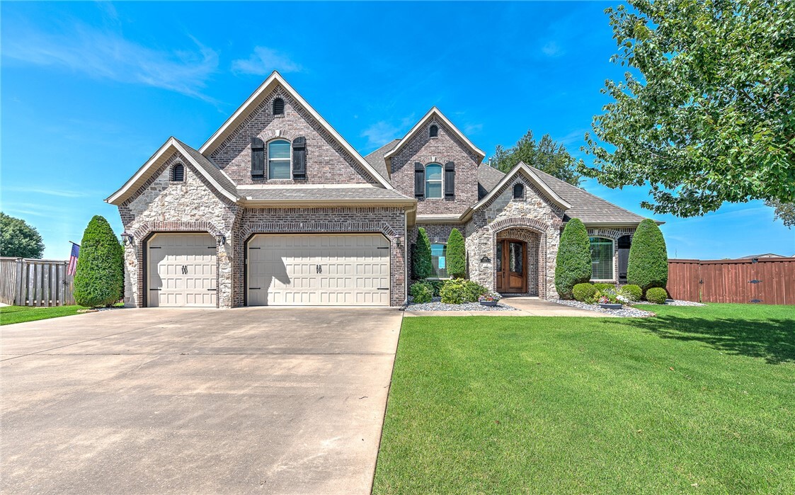 Property Photo:  2810 W Cobbler Place  AR 72758 