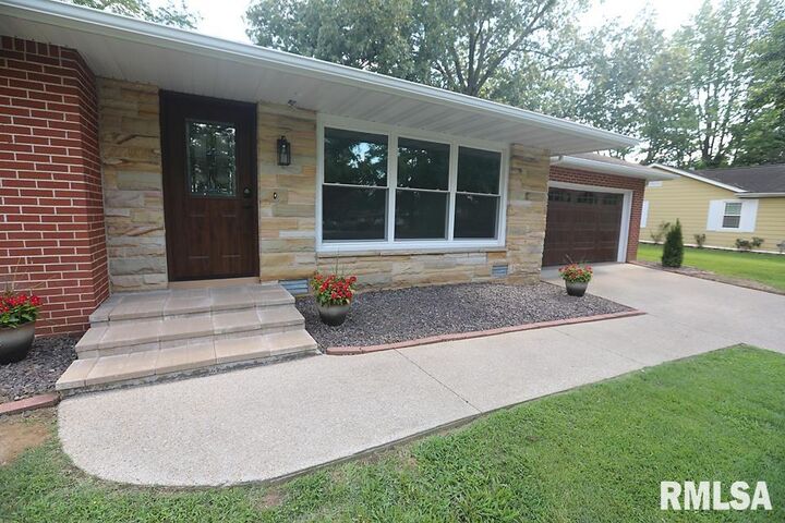 Property Photo: 200 Circle Drive IL 62948