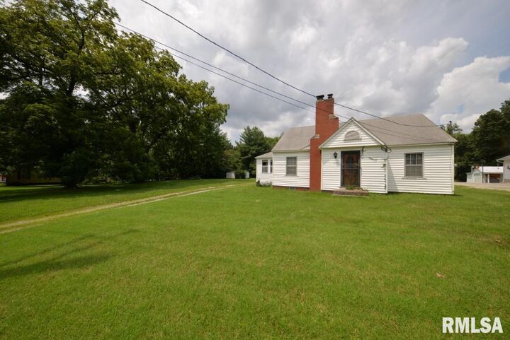 Property Photo:  909 &Amp 905 Fairfield Road  IL 62864 