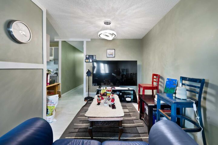 Property Photo:  143 Falton Drive NE  AB T3J 1W7 