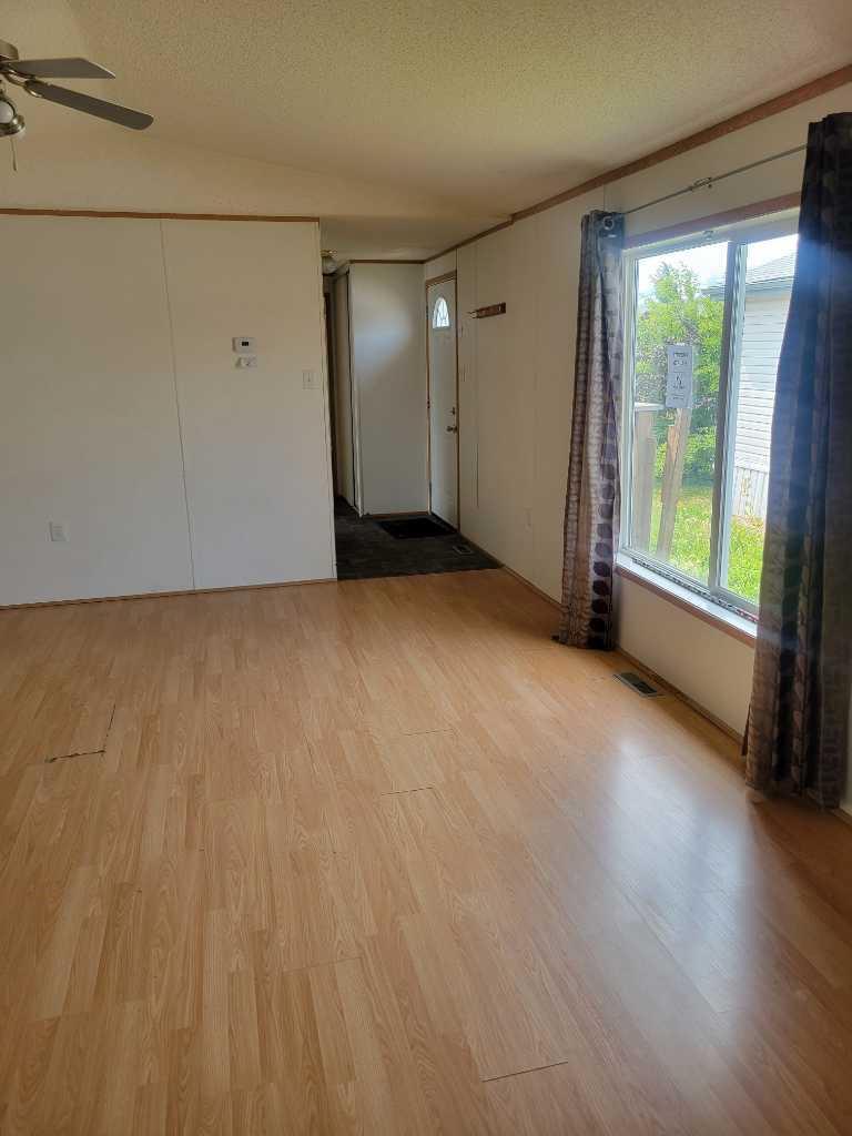 Photo de la propriété: 9006 87 Avenue AB T8X 1V6