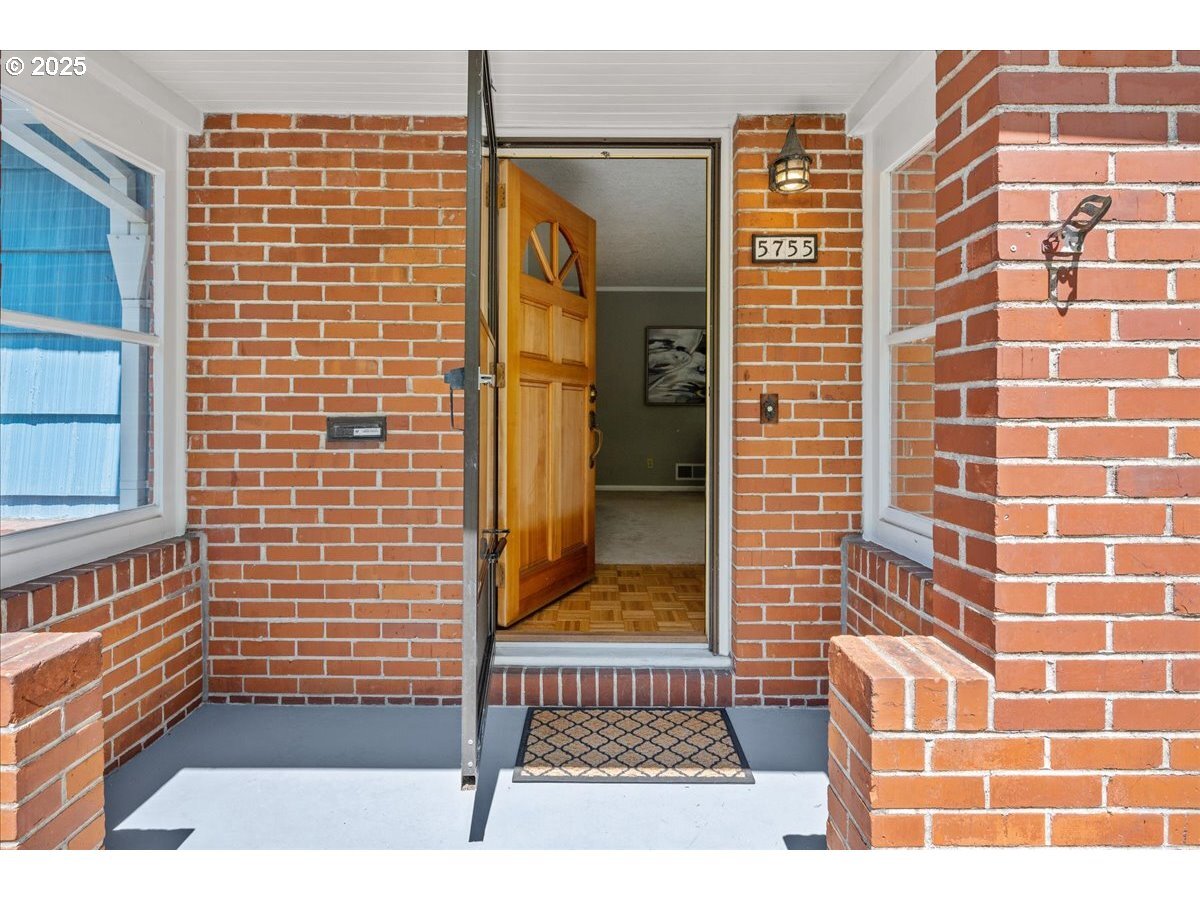 Property Photo: 5755 SE Lincoln St OR 97215