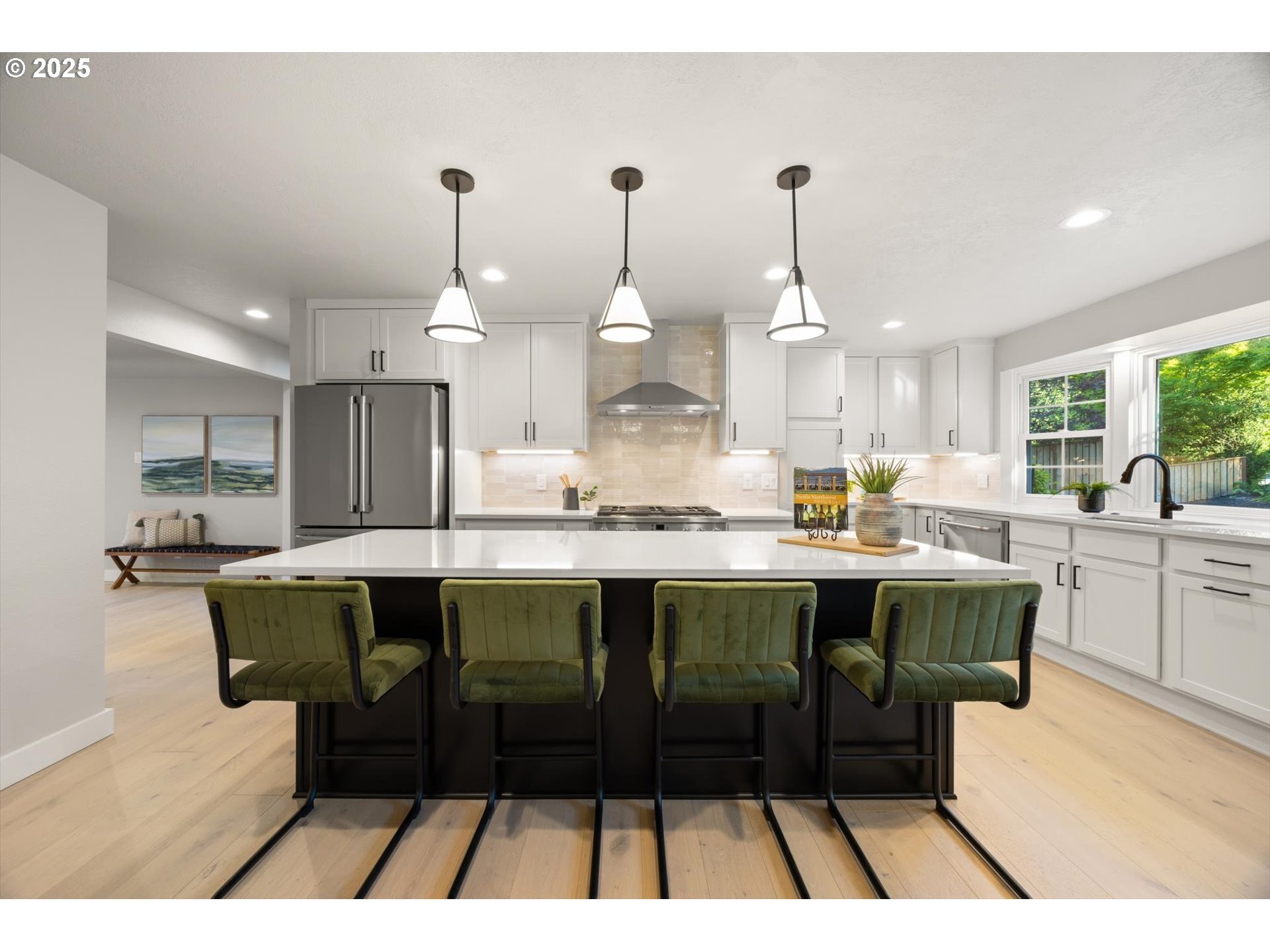 Property Photo: 1015 Southshore Blvd OR 97034