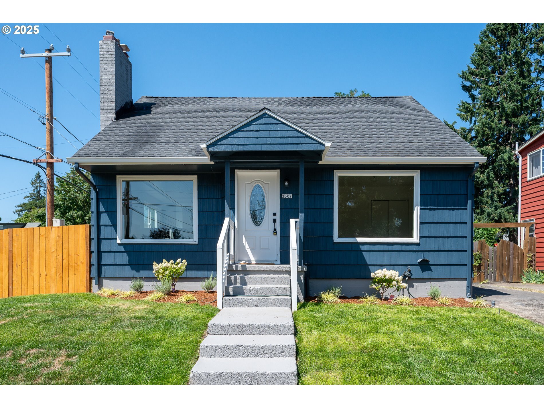 Property Photo:  3307 NE 74th Ave  OR 97213 