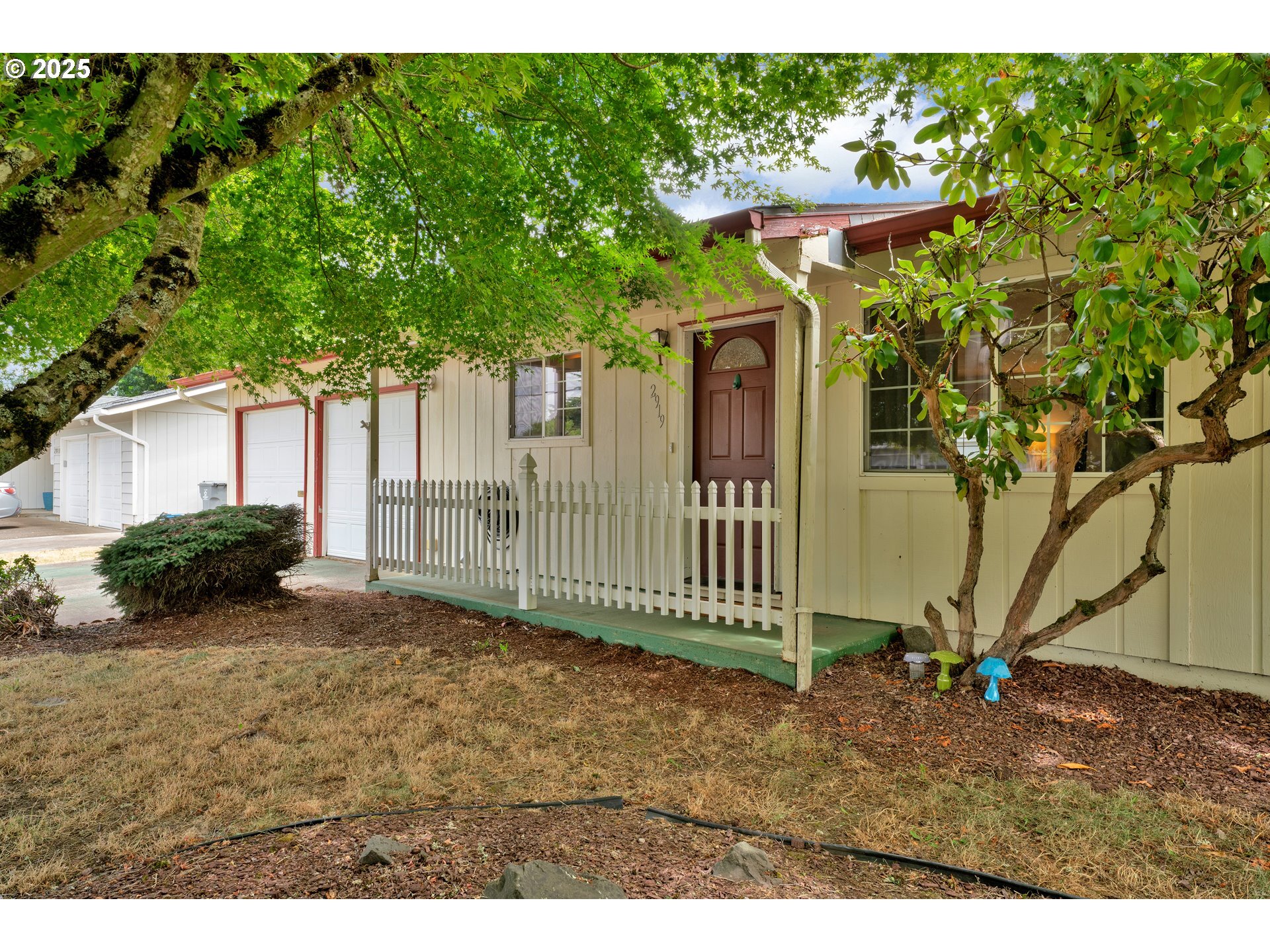 Property Photo:  2919 SE Oak St  OR 97322 