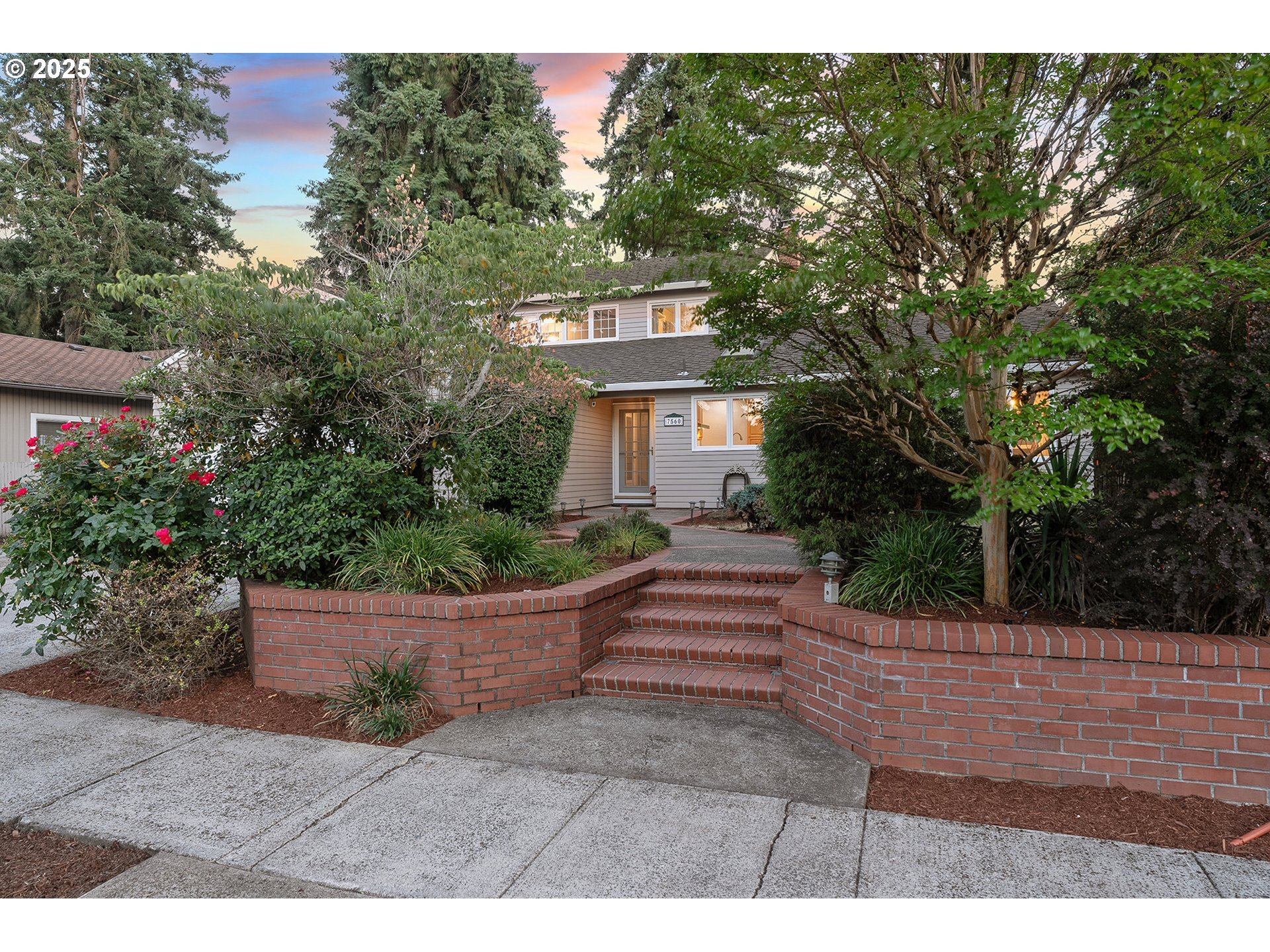 Property Photo: 7560 Cason Ln OR 97027
