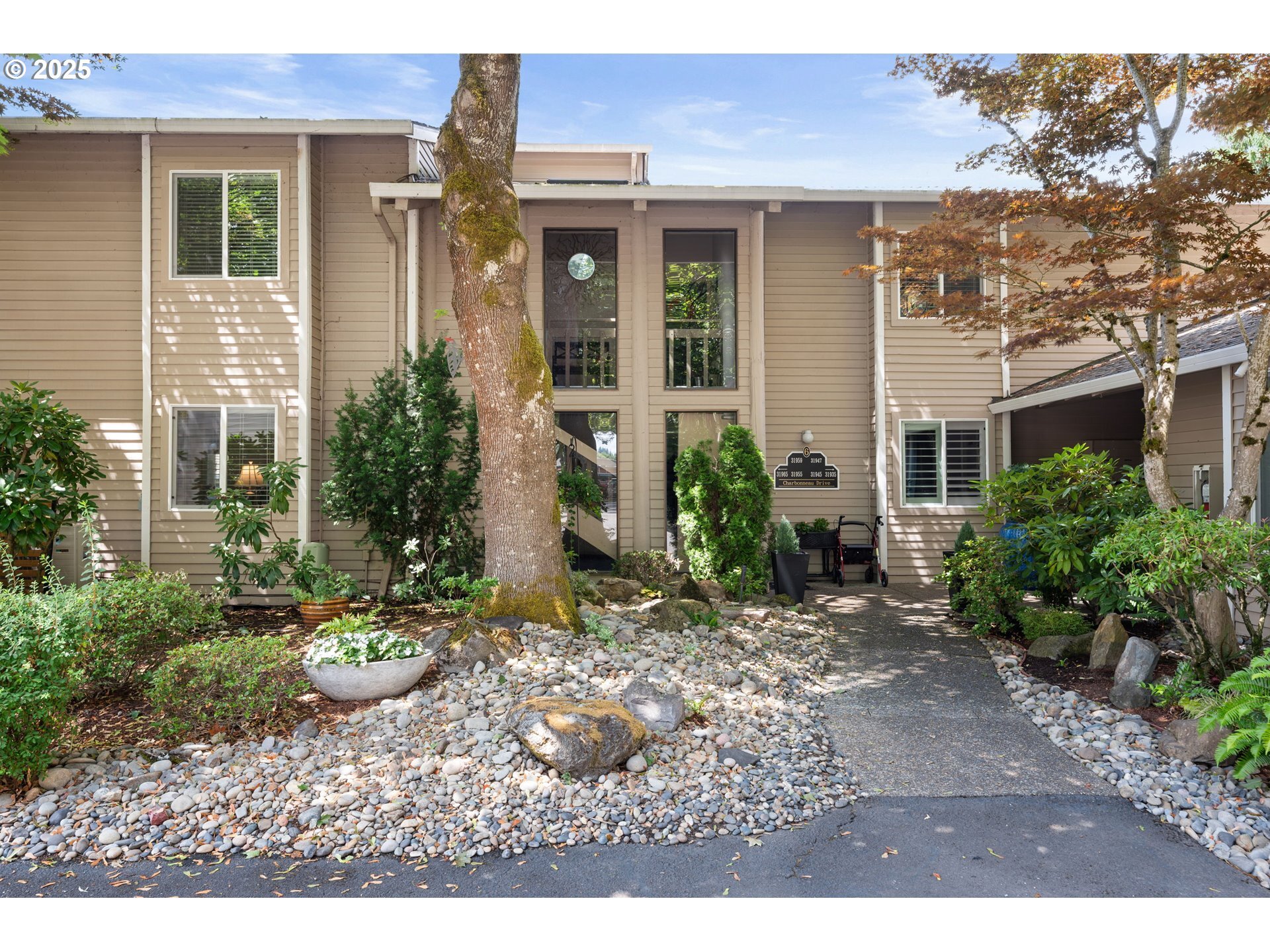 Property Photo: 31959 SW Charbonneau Dr OR 97070