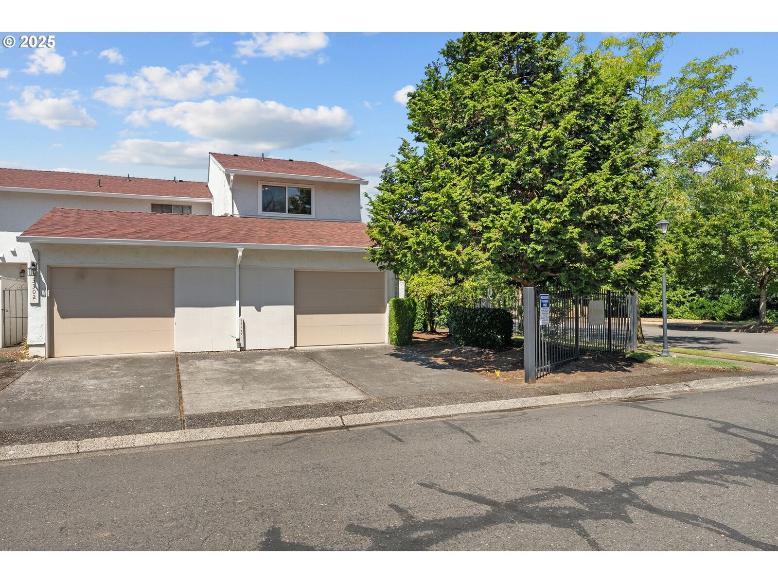 Property Photo:  3300 NE 29th St  OR 97030 