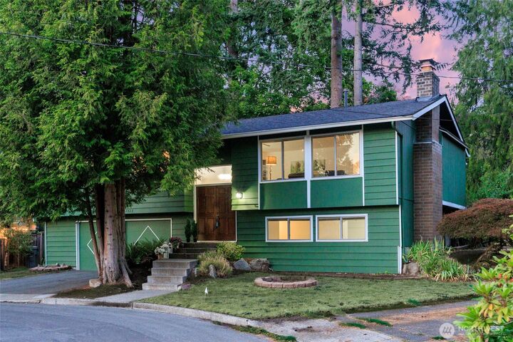12822 NE 68th Street  Kirkland WA 98033 photo