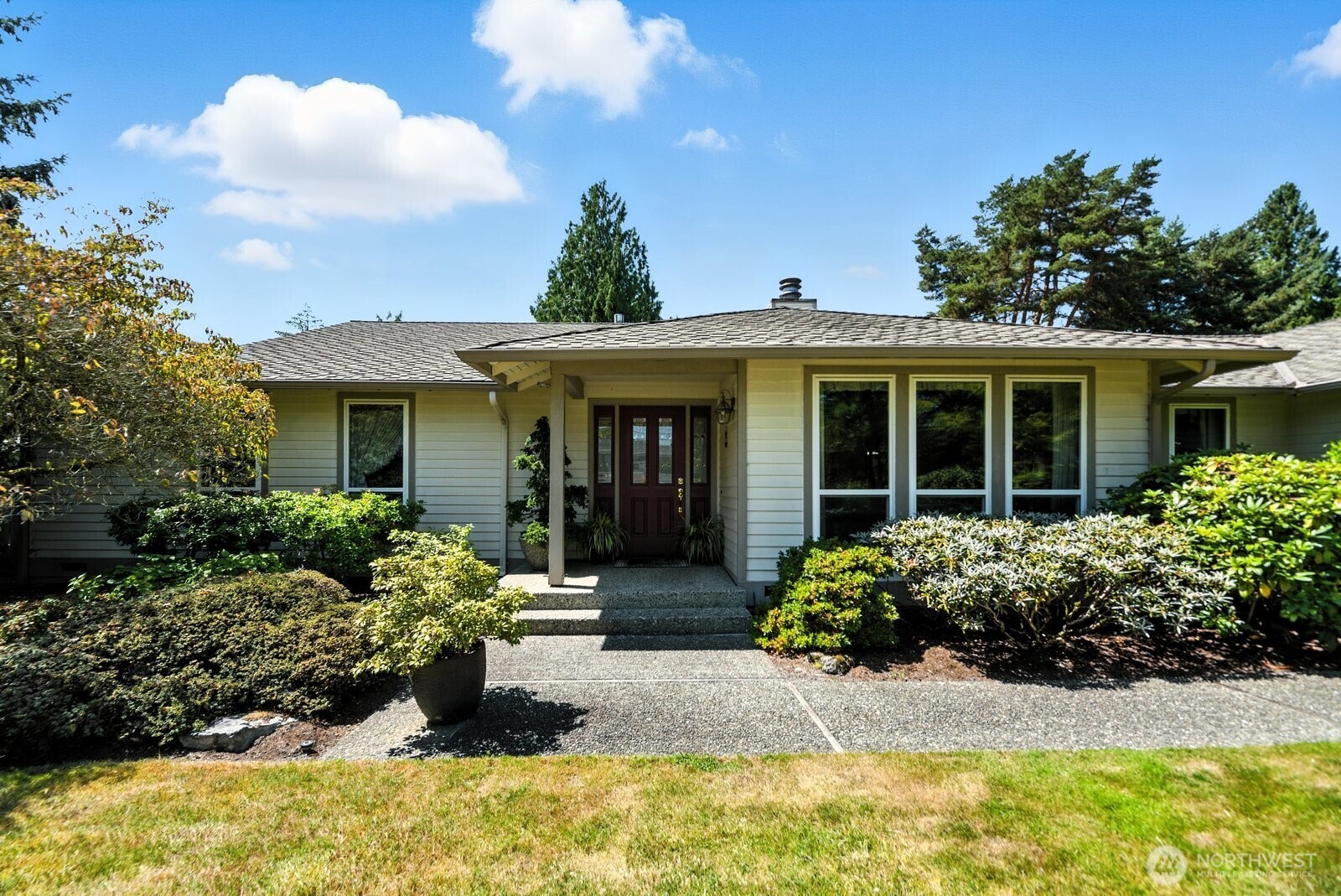 Property Photo: 2433 79th Avenue NE WA 98039