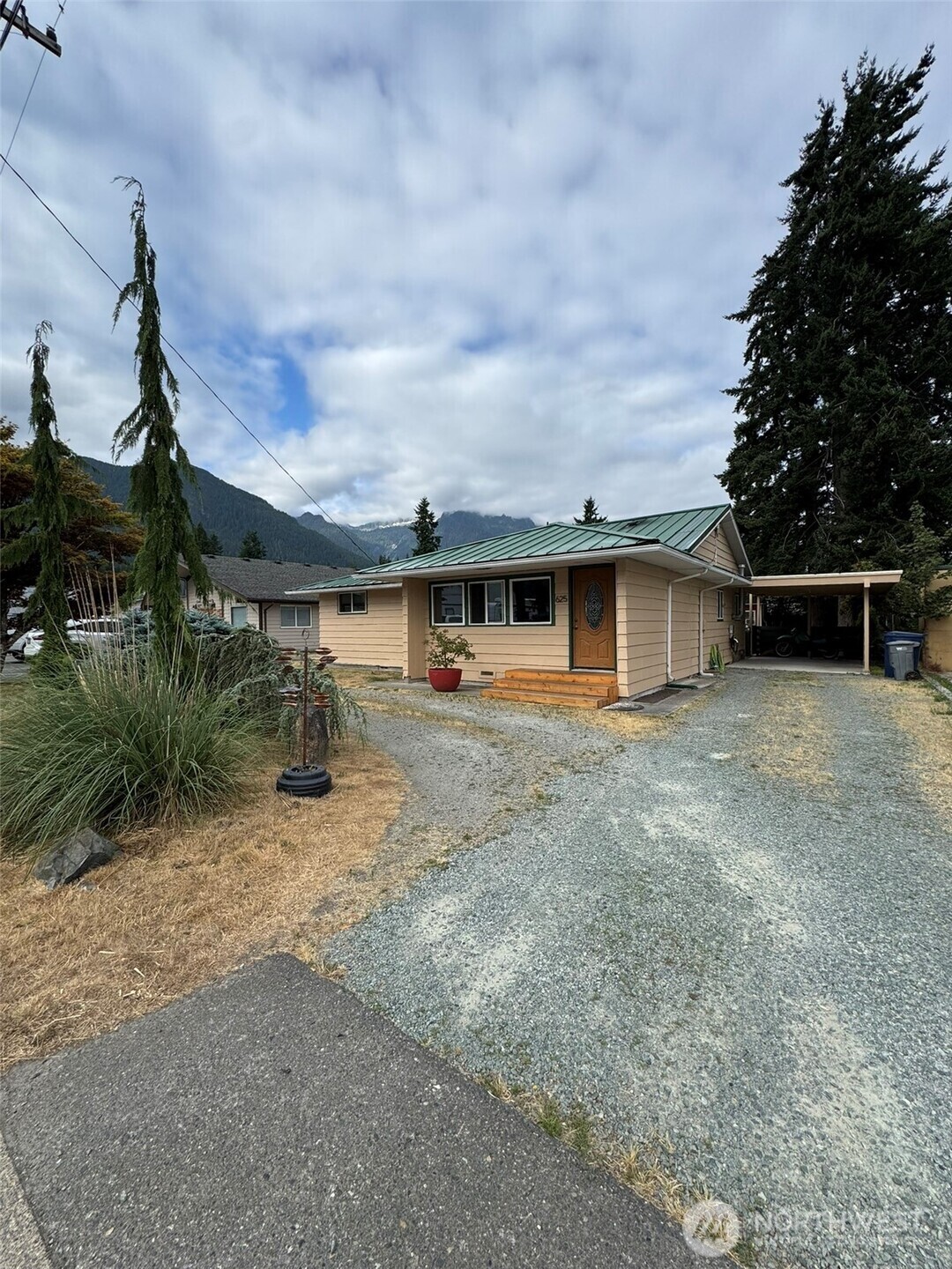 Property Photo: 625 Sauk Avenue WA 98241
