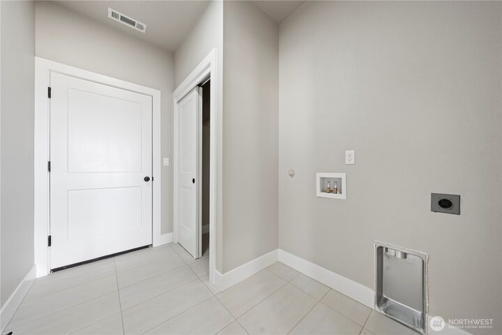 Property Photo: 1214 E Mt Hood Street WA 99344