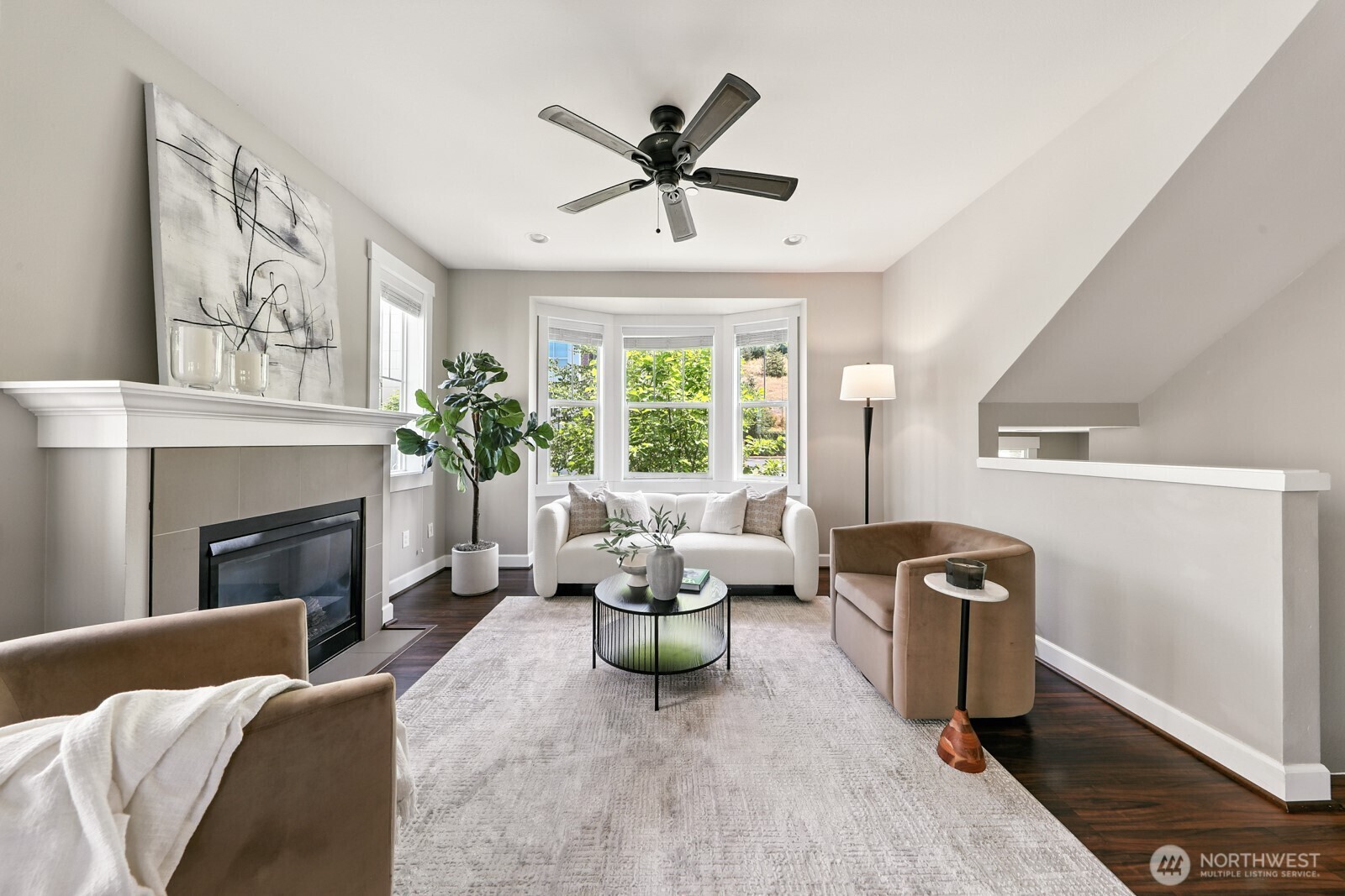 Property Photo:  1021  10th Avenue NE  WA 98029 