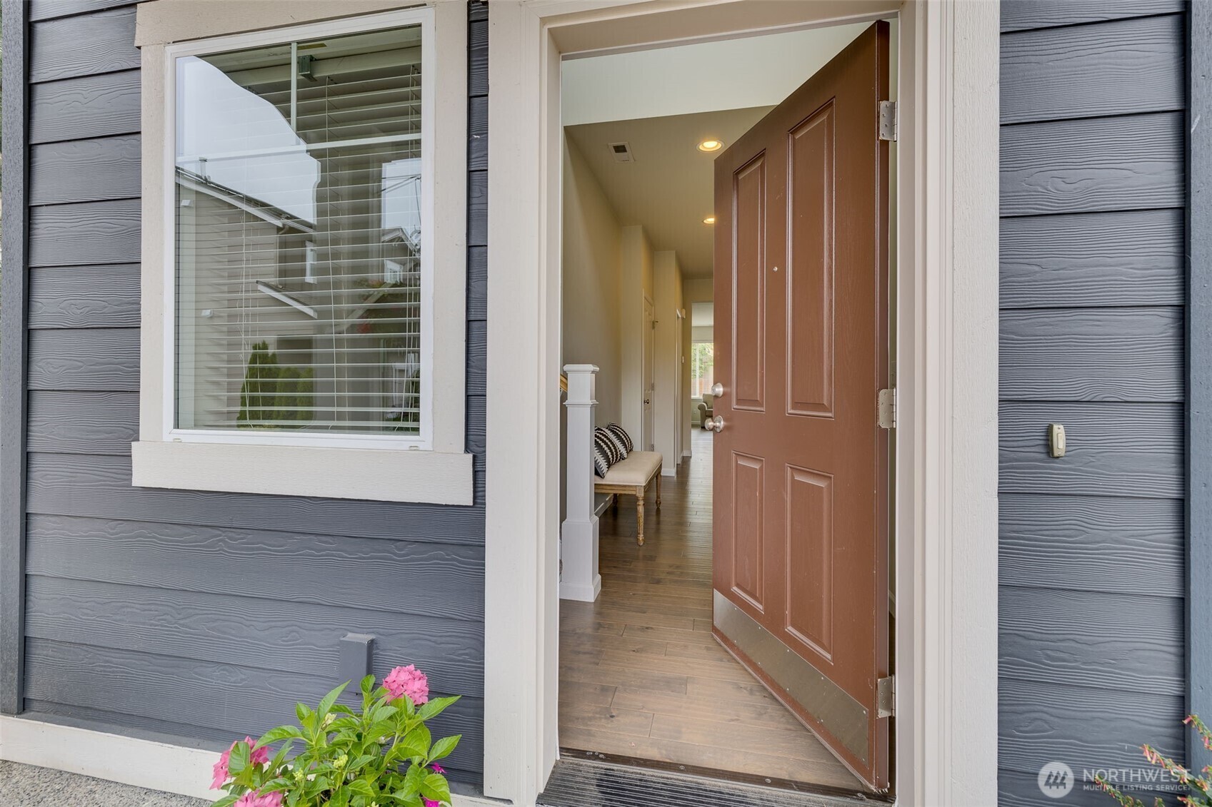 Property Photo:  1652  76th Avenue SE  WA 98258 