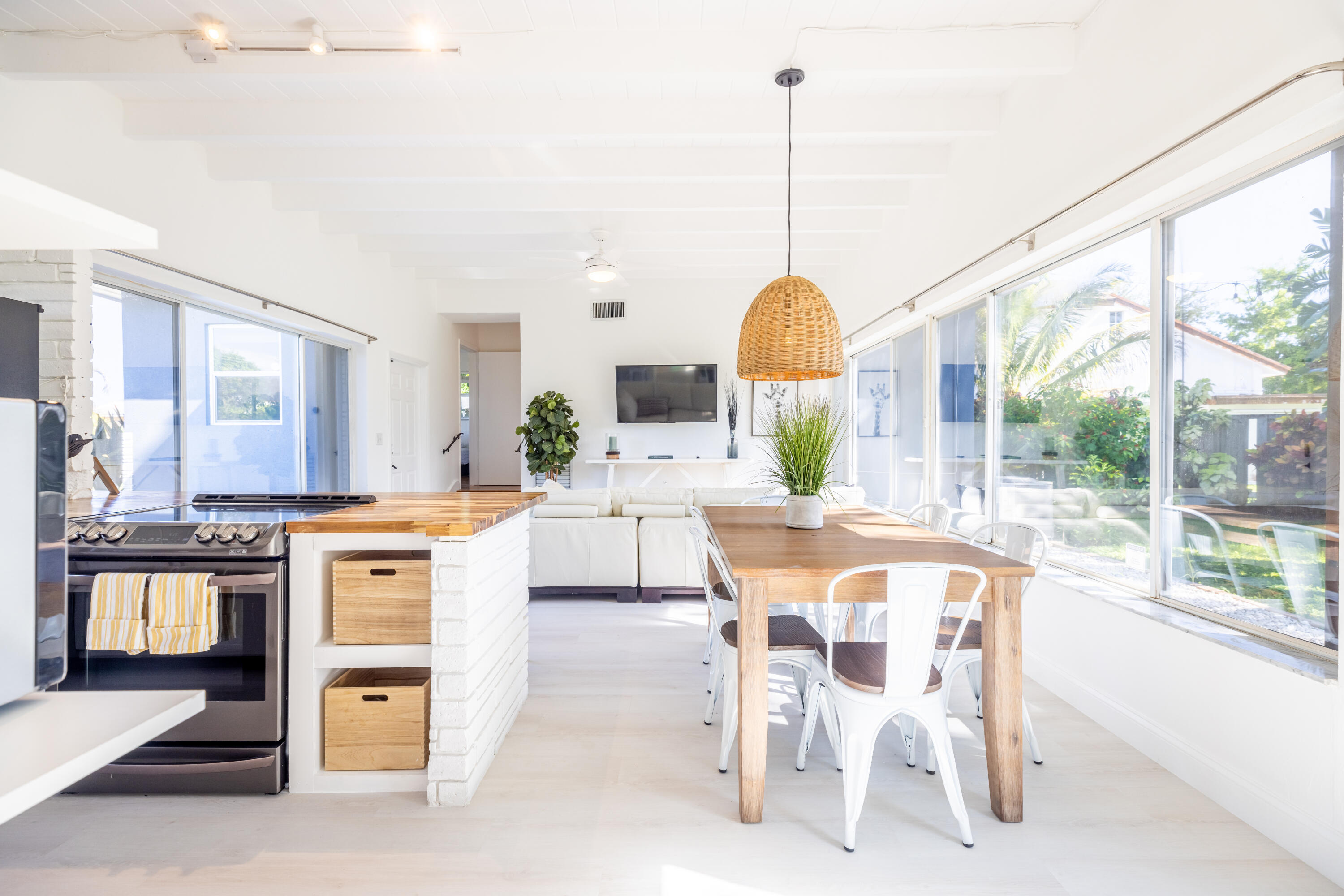 Property Photo:  3117 Fernwood Drive  FL 33435 