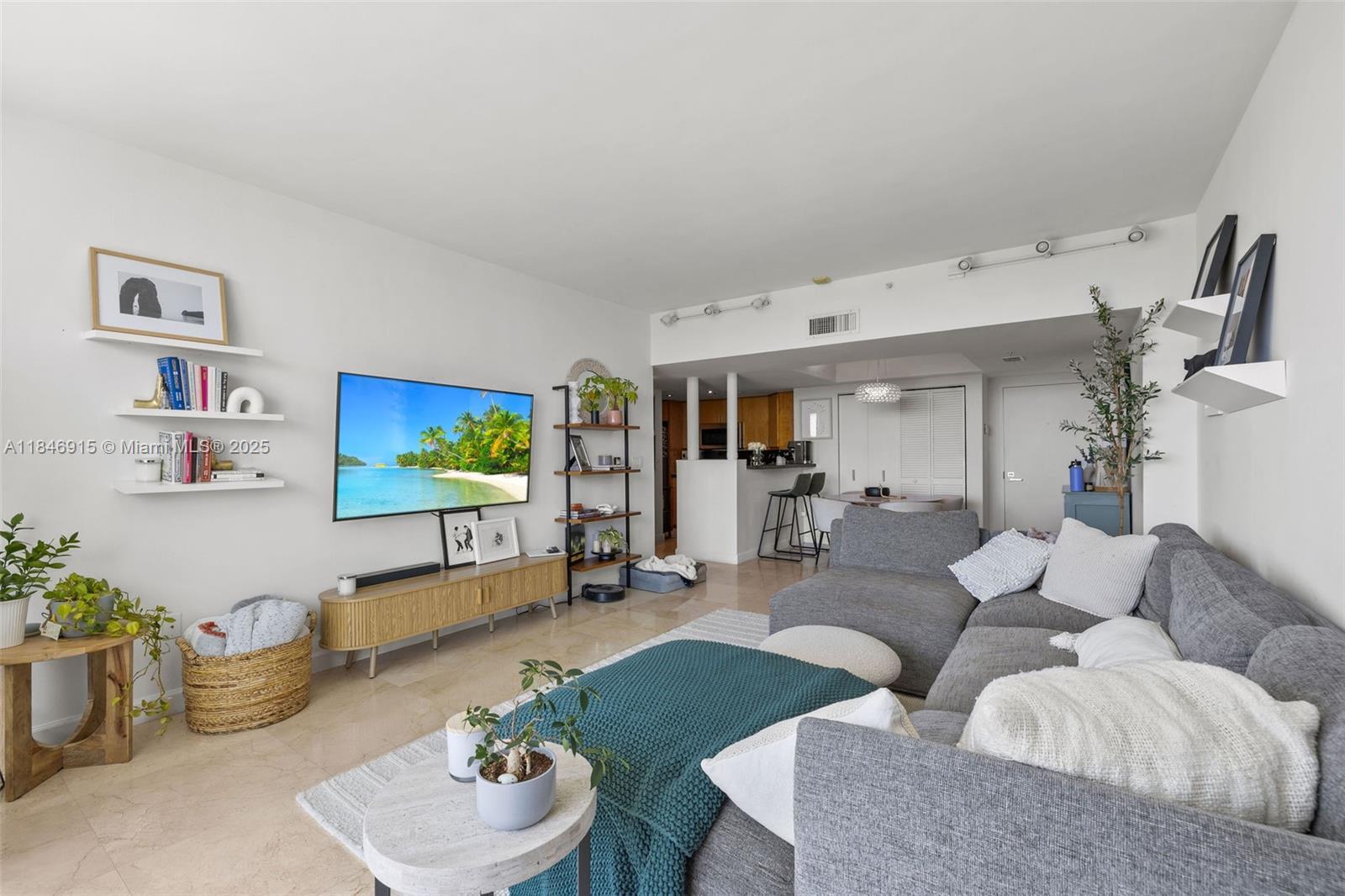 Property Photo: 650 West Ave 606 FL 33139