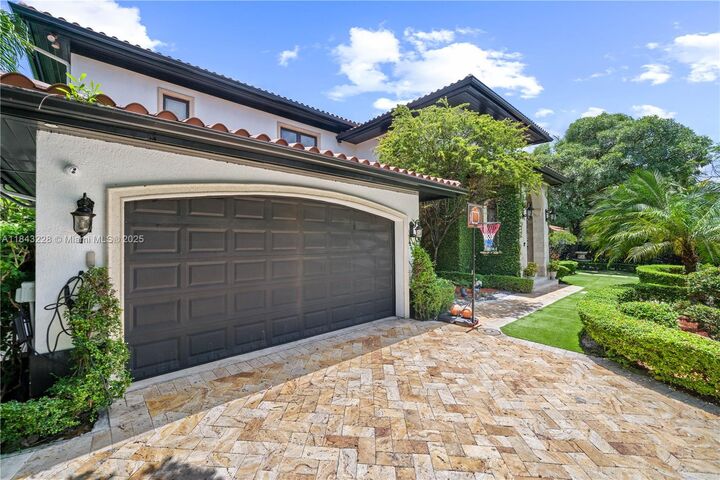 Property Photo: 2701 SW 77th Ct FL 33155