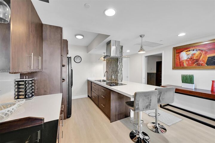 Property Photo:  1850 S Ocean Dr 1907  FL 33009 