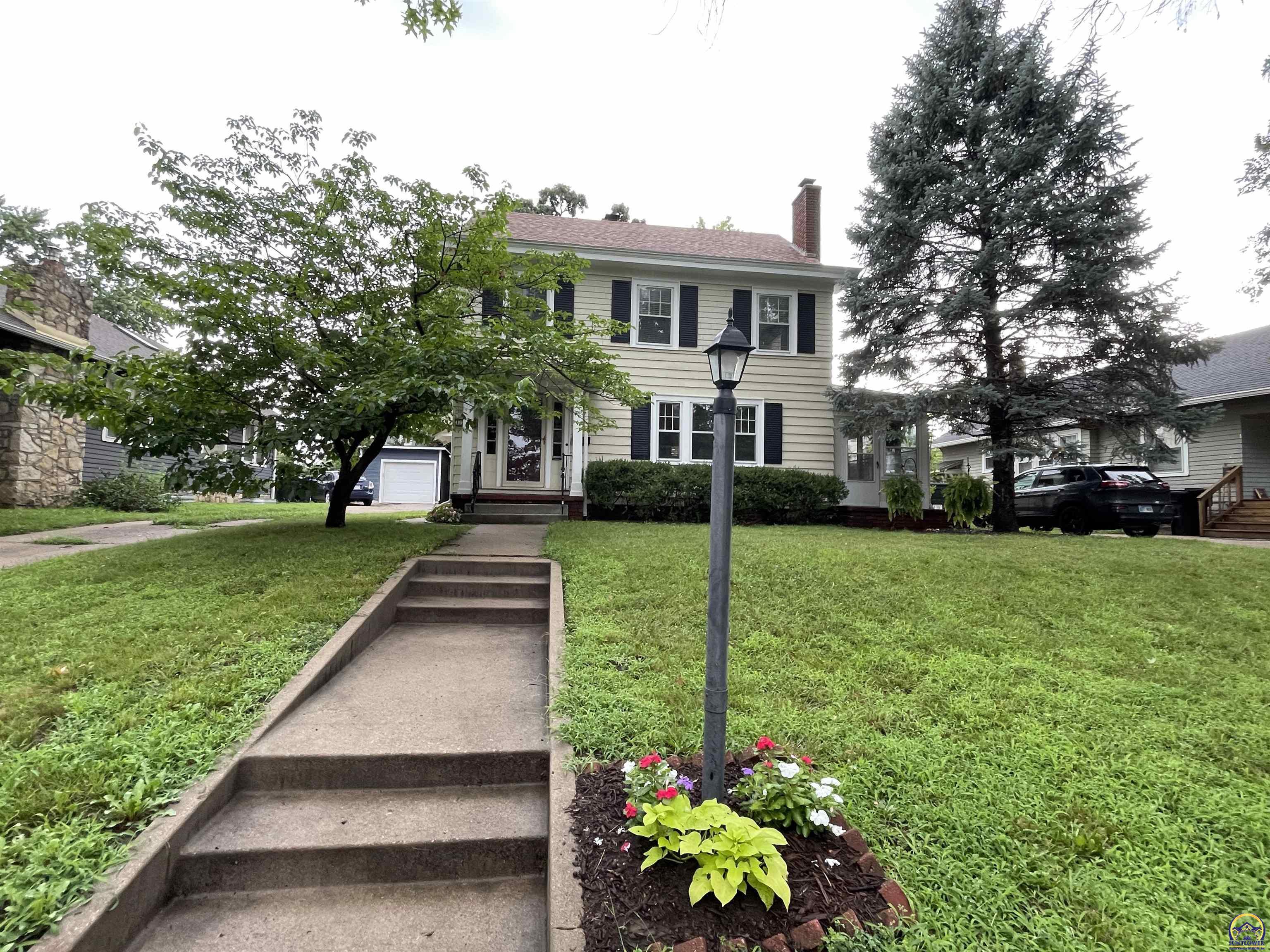 Property Photo: 1716 NW Grove Ave KS 66606