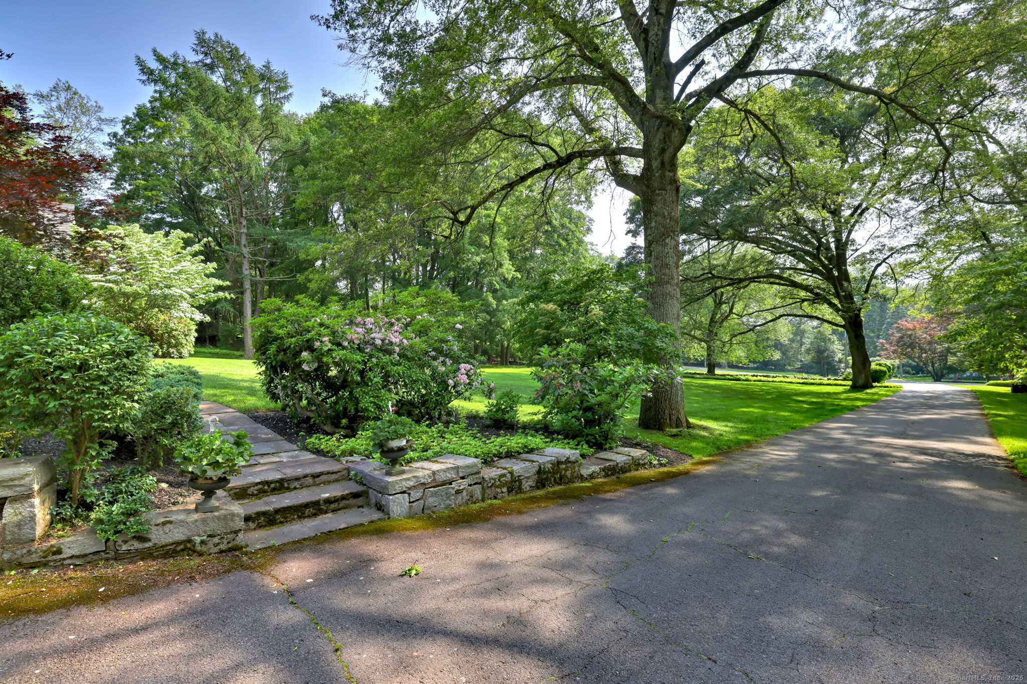 Property Photo:  4 Brook Road  CT 06525 
