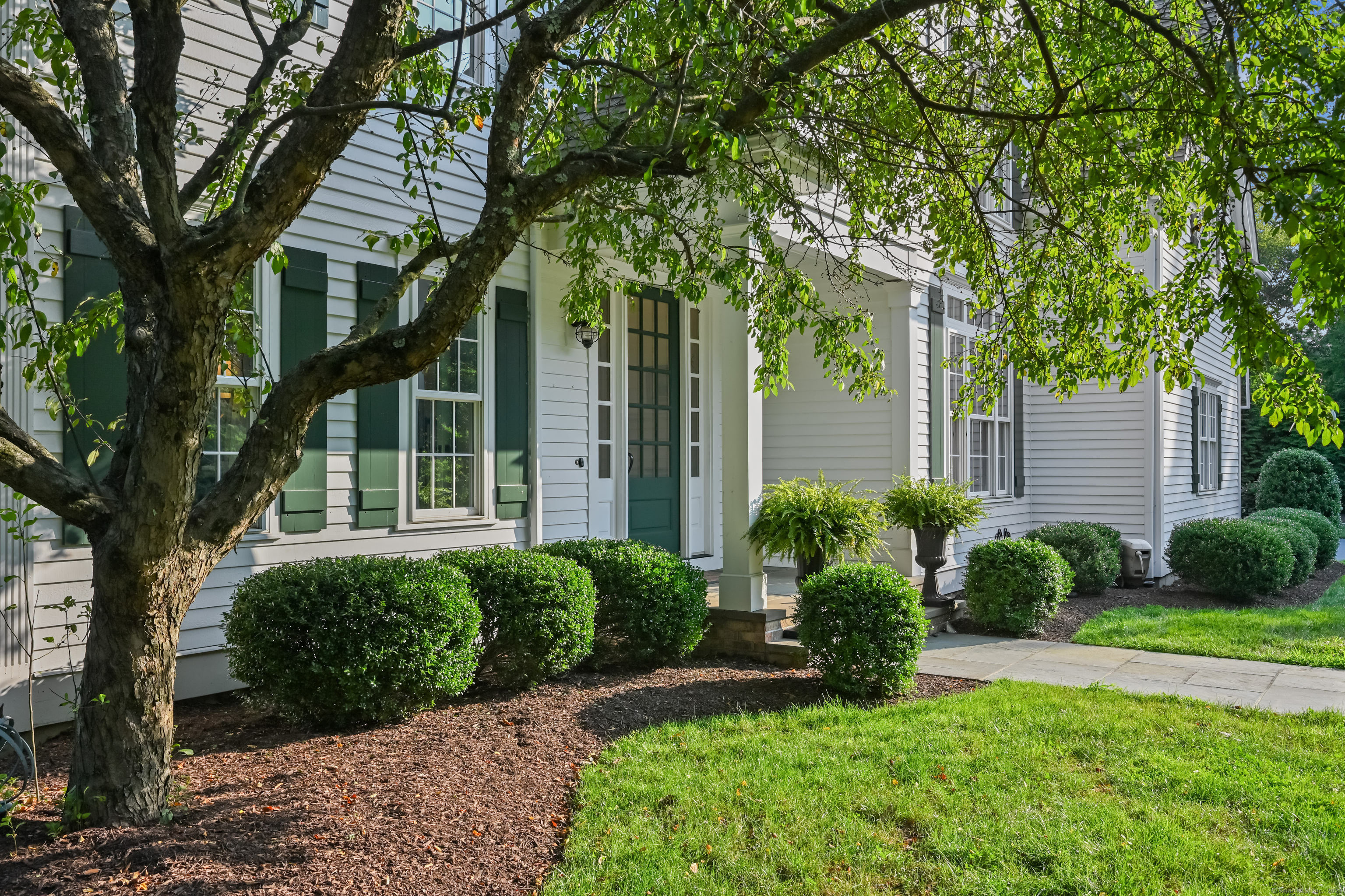 Property Photo:  4 Golf View Drive  CT 06612 