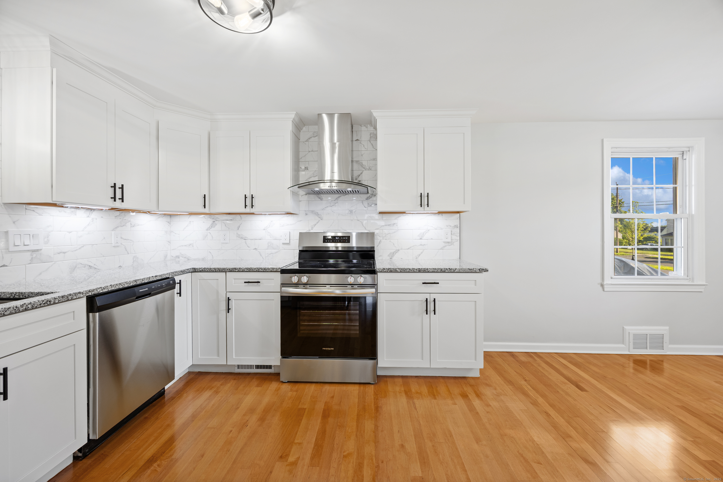 Property Photo: 107 Longvue Drive CT 06109
