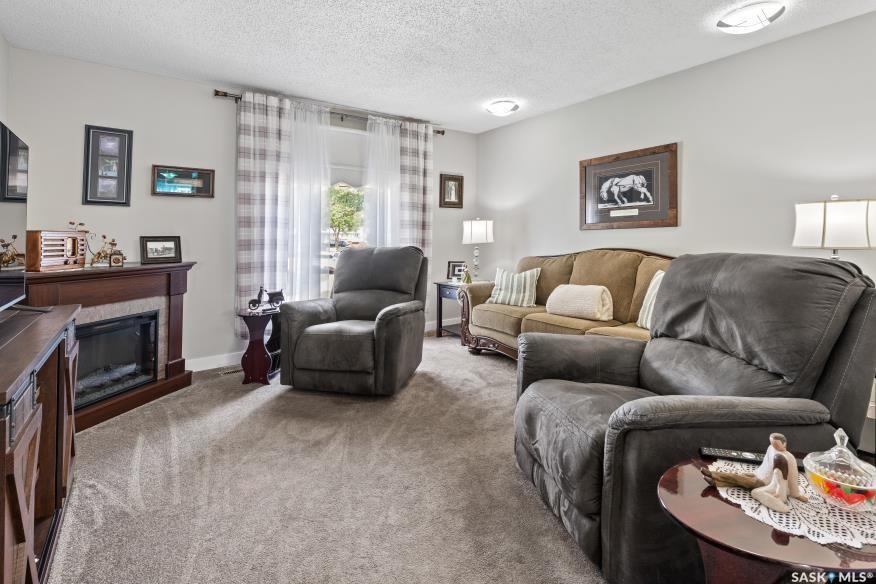 Property Photo: 142 Douglas Crescent SK S7W 0Y3
