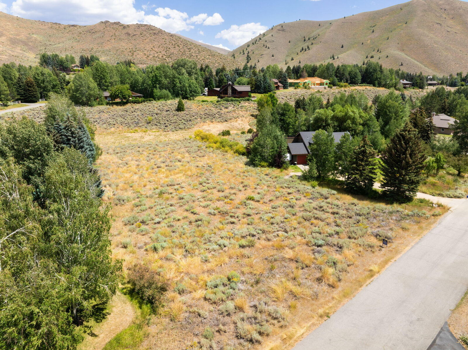 Property Photo: 246 Mariposa Rd ID 83333