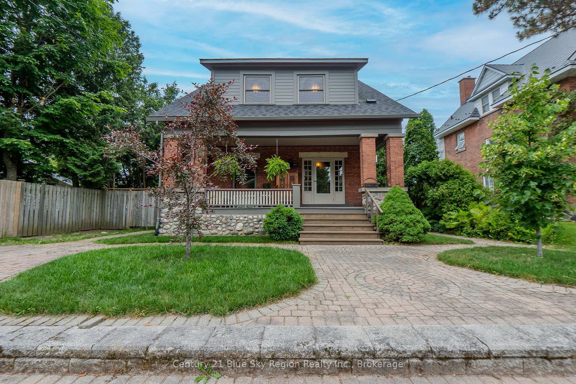 Photo de la propriété: 871 Main Street W ON P1B 2V8