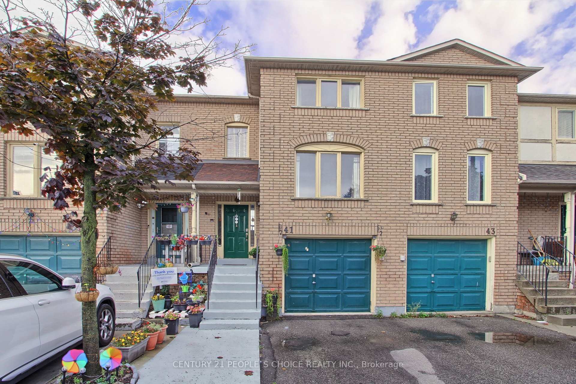 Property Photo: 2 Sir Lou Drive 41 ON L6Y 5A8
