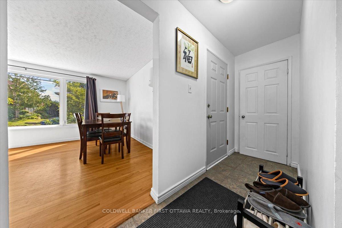 Property Photo:  902 Watson Street  ON K2B 6B9 