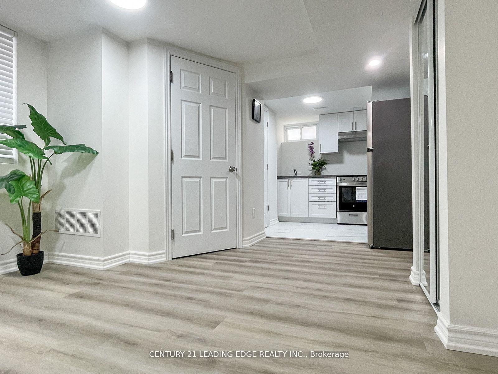 Photo de la propriété:  117 Riverside Drive N B  ON L1G 6J6 